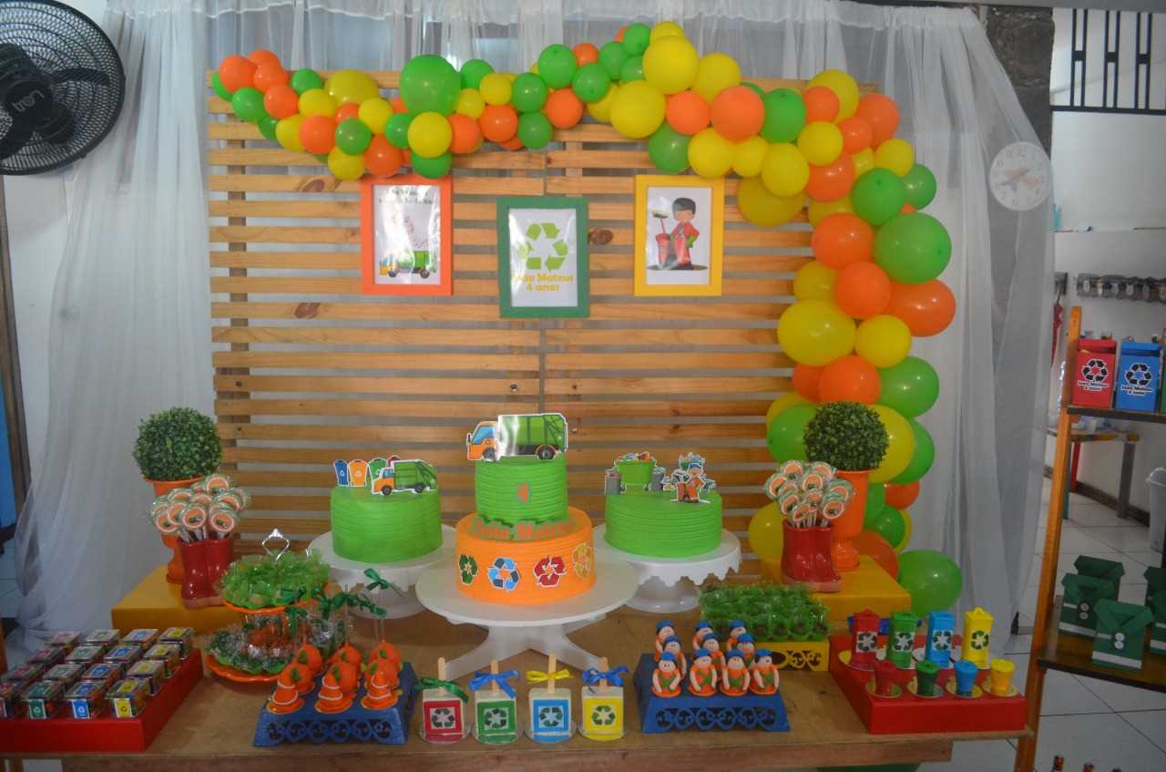 Camacã: Criança fã de Frank, o caminhão de Lixo, comemora aniversário com funcionários da limpeza
